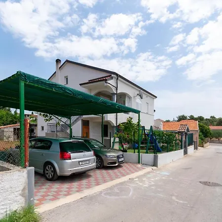 With A Parking Space Pakostane, Biograd - 19889 *